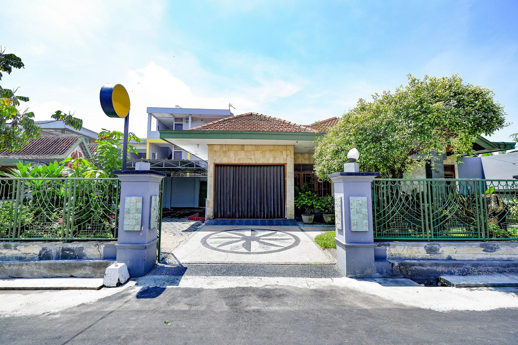 Spot On 2821 Griya Kawula Syariah Hotel Solo Buitenkant foto