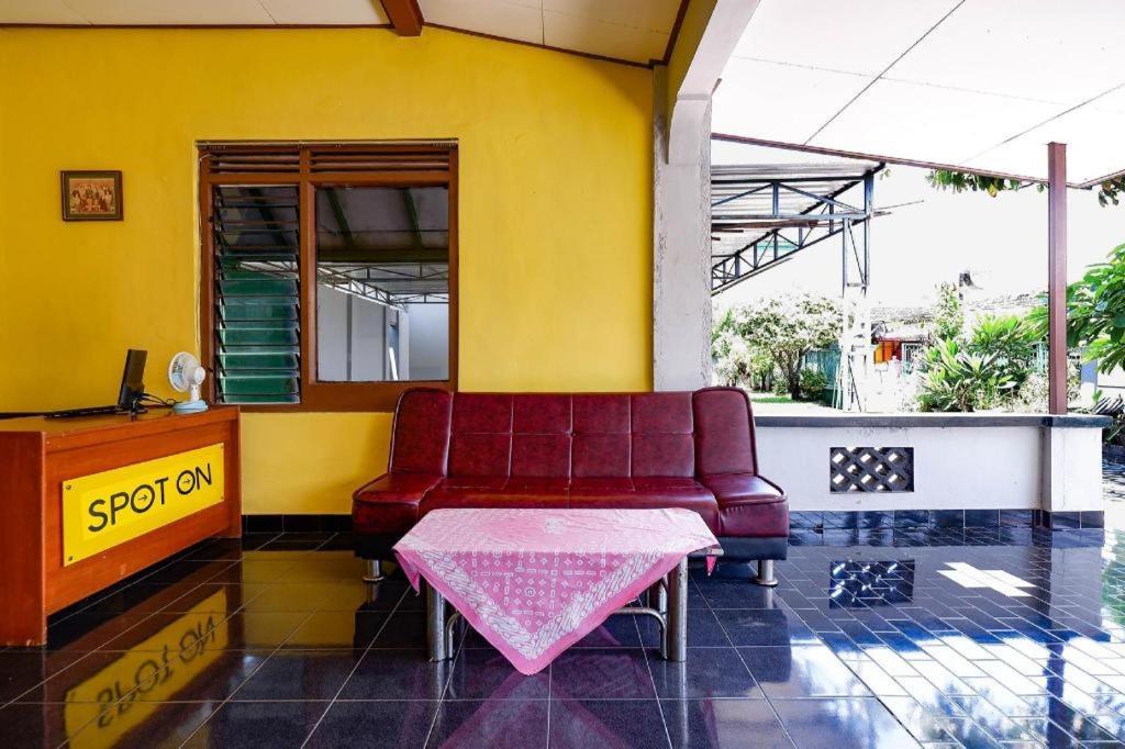Spot On 2821 Griya Kawula Syariah Hotel Solo Buitenkant foto